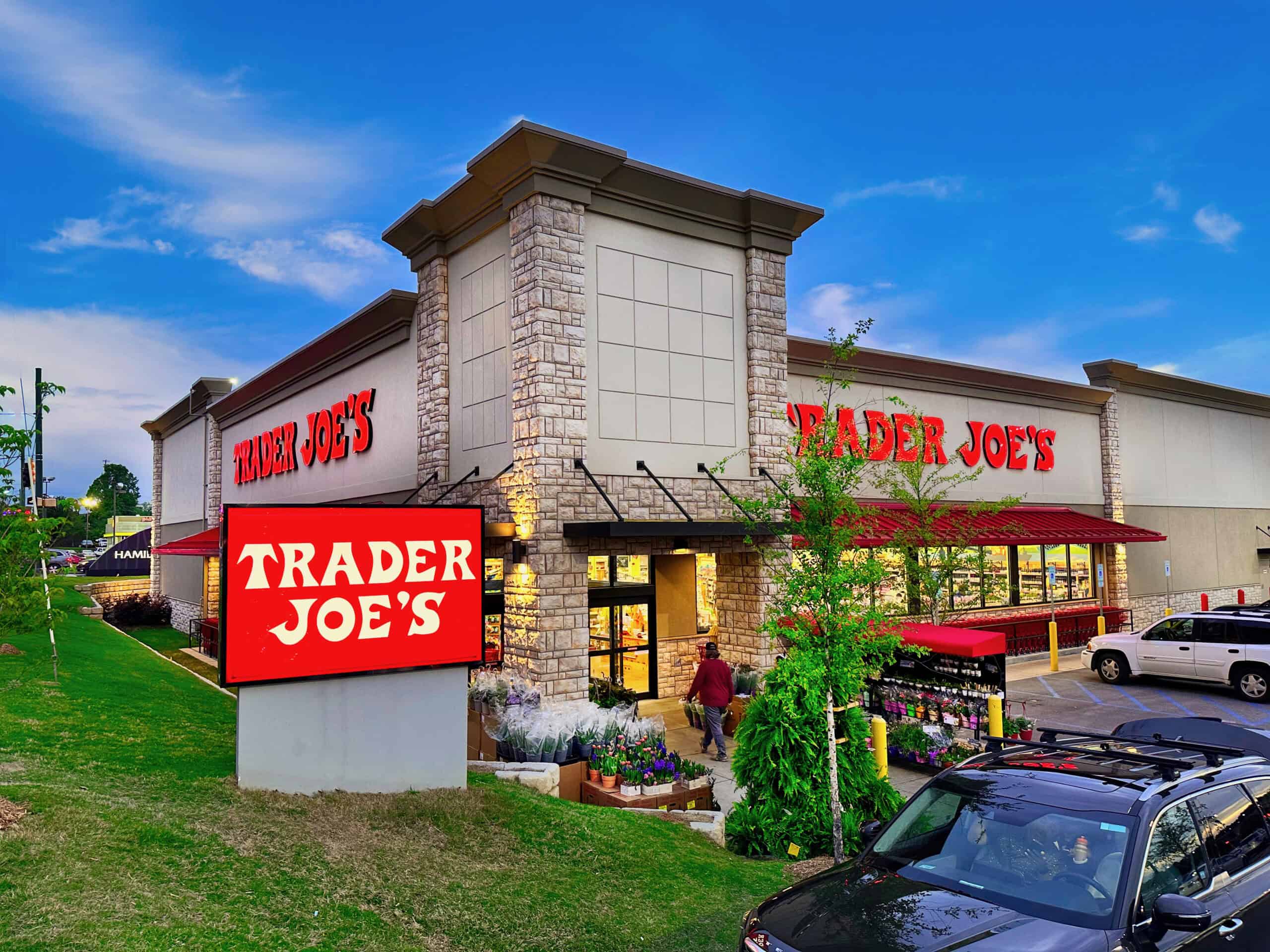 Trader Joes Chattanooga, Harrison Keely photo, Wikipedia Creative Commons https://creativecommons.org/licenses/by/4.0